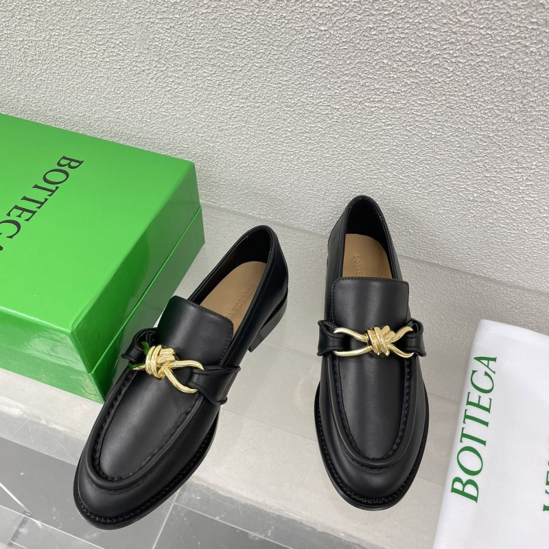 bo*te*ga Ve*ne*ta leather shoes